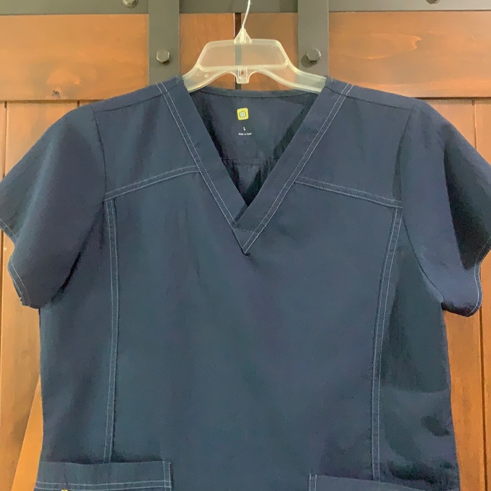 Wonder wink scrub top